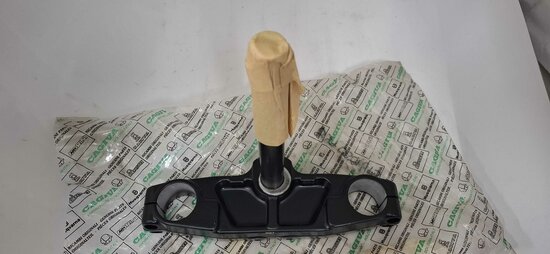 Ducati STEERING HEAD BASE ASSEMBLY - 037037613 Paso