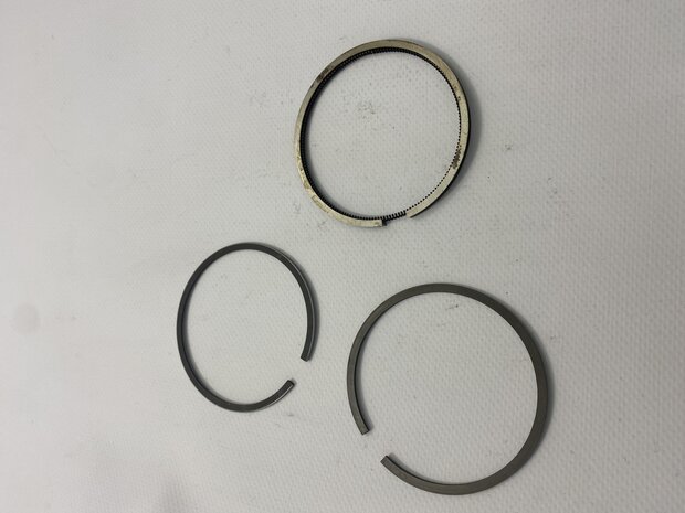 PISTON RING SET  - 061947490