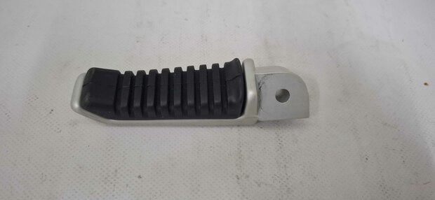 REAR RIGHT FOOTREST  - 037069865 