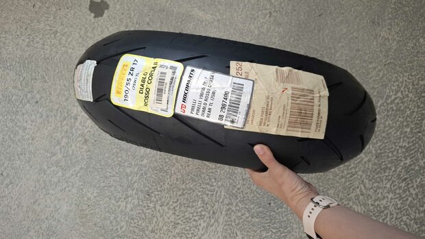 Pirelli tire 83978100 190/55 ZR17 Diablo corsa II