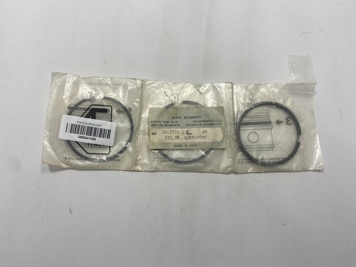 PISTON RING SET  - 065947490